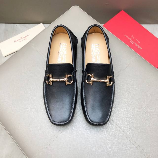 商品商标: Ferragamo 菲拉格慕 正码码数:38-44 45定做 商品材料: F家 男士豆豆鞋 2024官网同步 市场顶级版本 牛皮粒纹 杏色牛里 原版